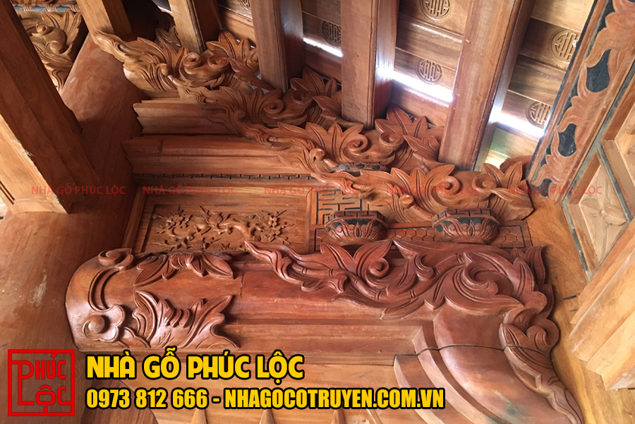 Một chi tiết hoa văn trong nhà gỗ Lim 3 gian 18 cột ở Hà nội được điêu khắc rất tỉ mit và độc đáo