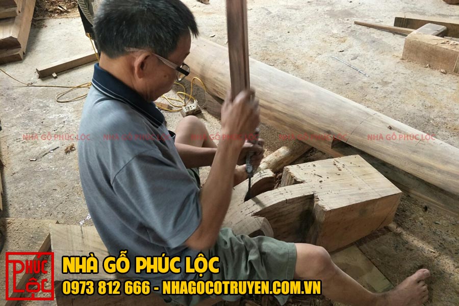 Đục chạm nhà gỗ Lim 3 gian 12 cột ở Phú Thọ