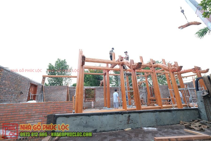 Tham khảo quá trình lắp dựng nhà gỗ gõ đỏ 5 gian 4 mái