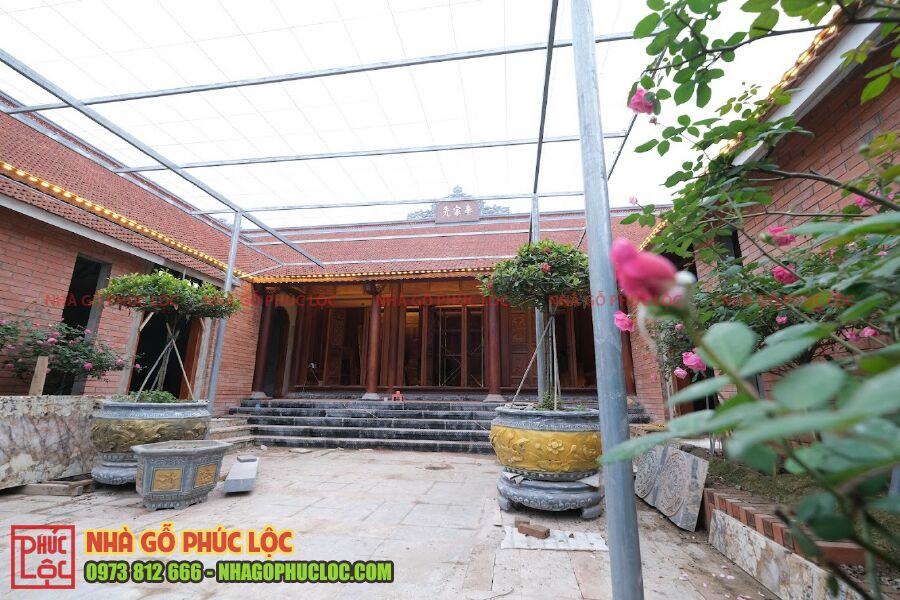 Quần thể nhà gỗ lim 3 gian được hoàn thiện tại Thanh Hóa